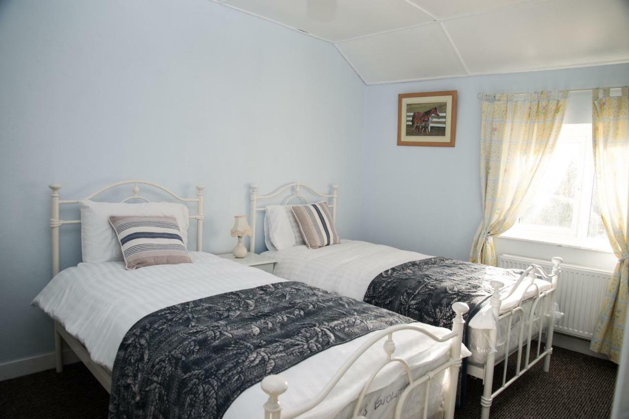 Barney'S Lodge Malin Екстериор снимка
